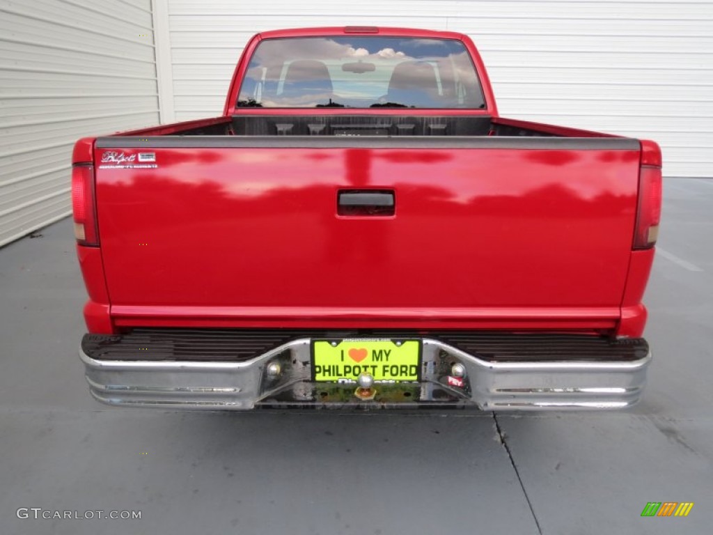 1998 S10 LS Extended Cab - Bright Red / Graphite photo #4
