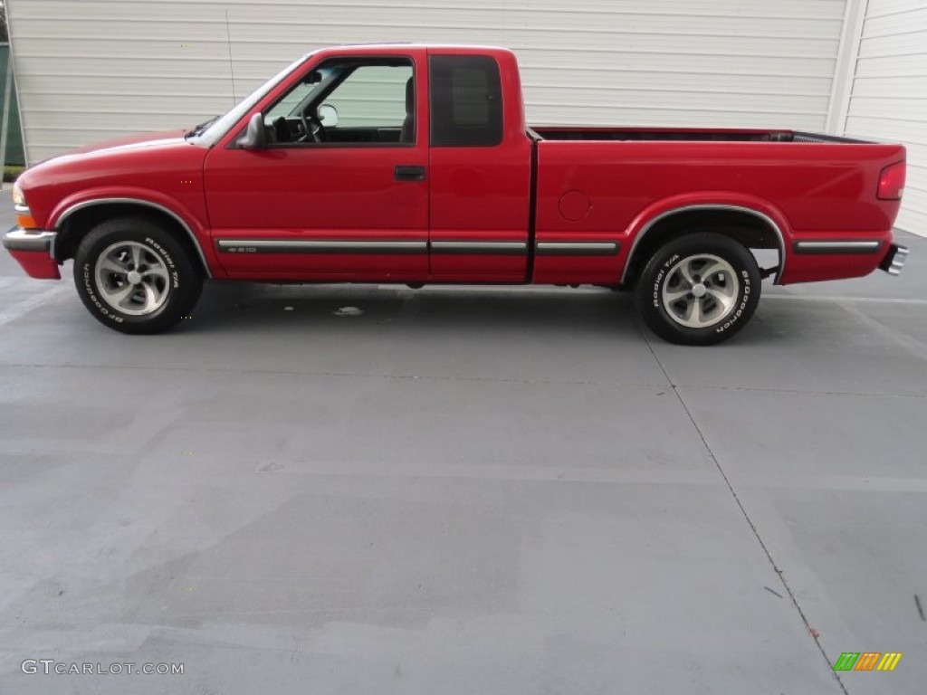 1998 S10 LS Extended Cab - Bright Red / Graphite photo #5