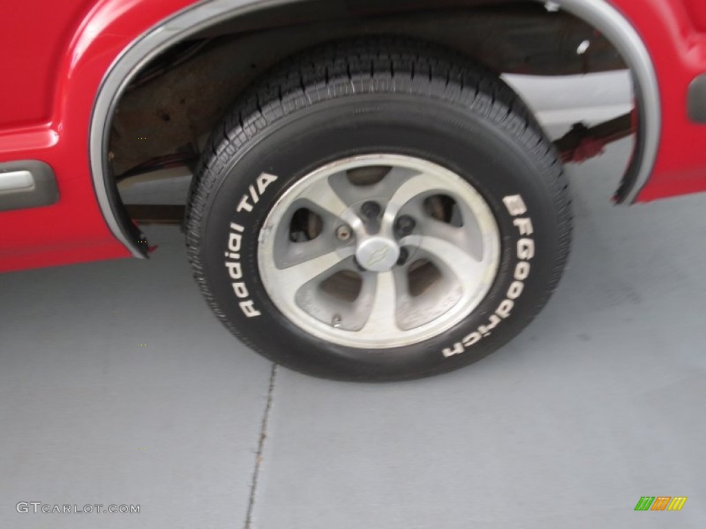 1998 S10 LS Extended Cab - Bright Red / Graphite photo #11