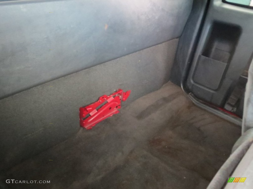 1998 S10 LS Extended Cab - Bright Red / Graphite photo #22