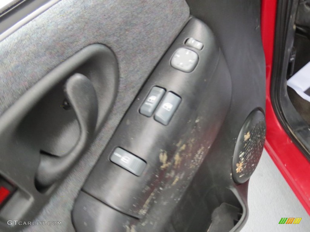 1998 S10 LS Extended Cab - Bright Red / Graphite photo #25