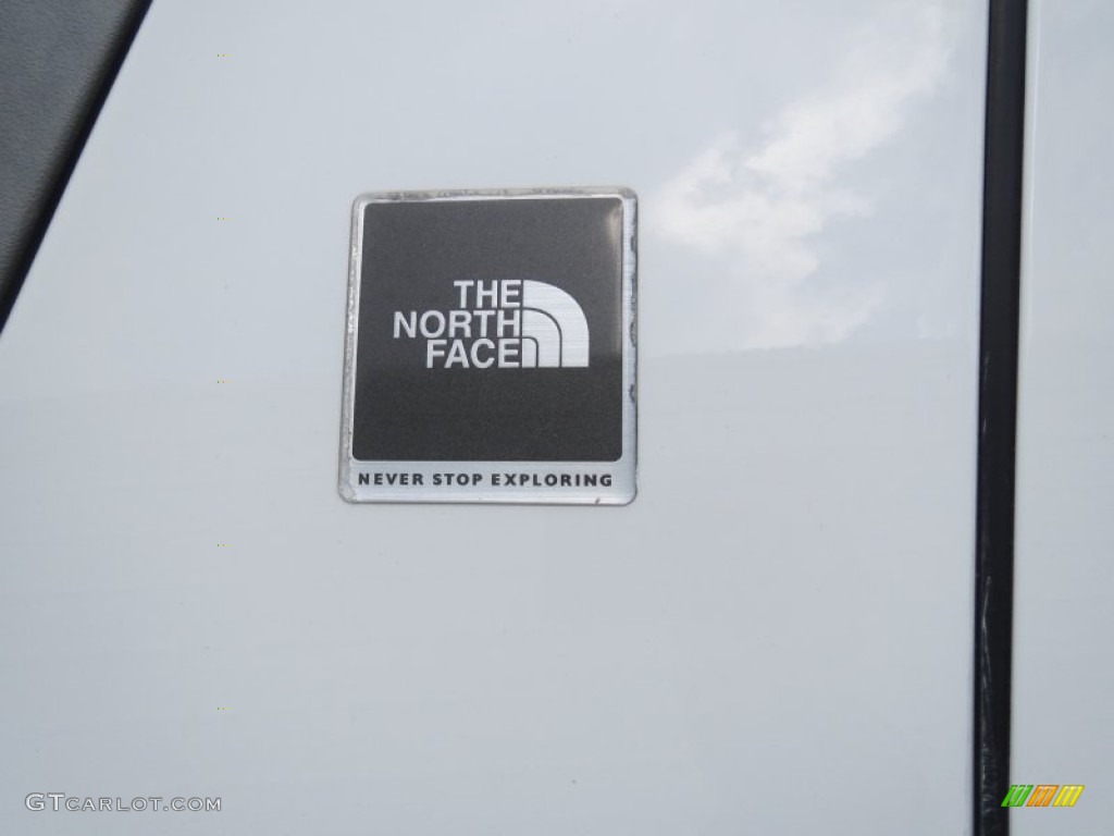 2002 Chevrolet Avalanche The North Face Edition 4x4 Marks and Logos Photo #70728458