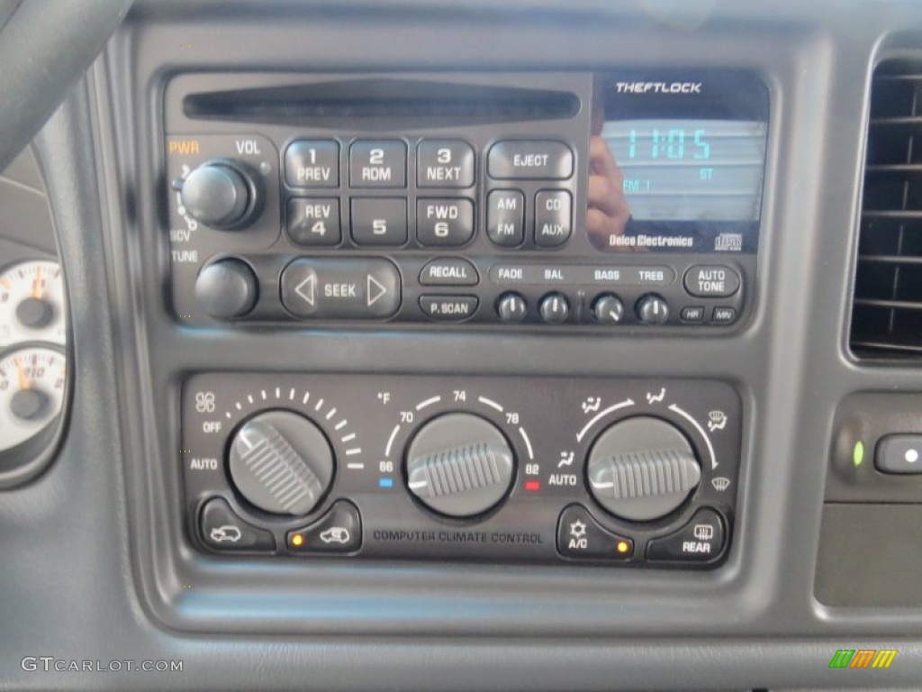 2002 Chevrolet Avalanche The North Face Edition 4x4 Controls Photo #70728620