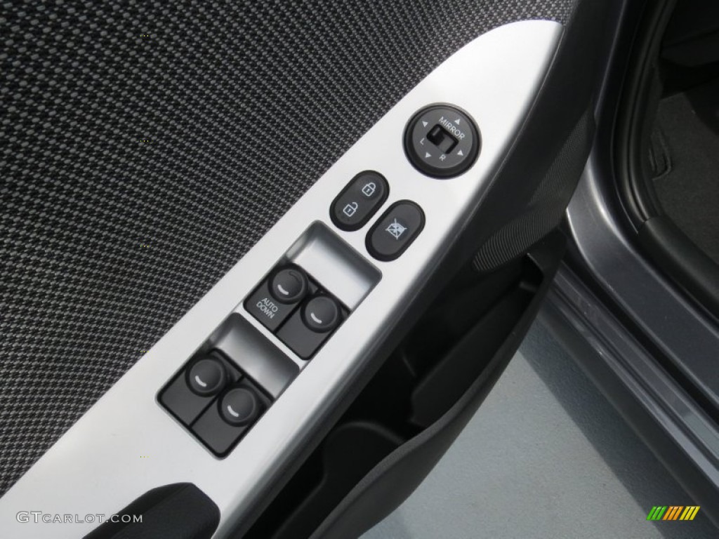 2013 Hyundai Accent GS 5 Door Controls Photo #70729847
