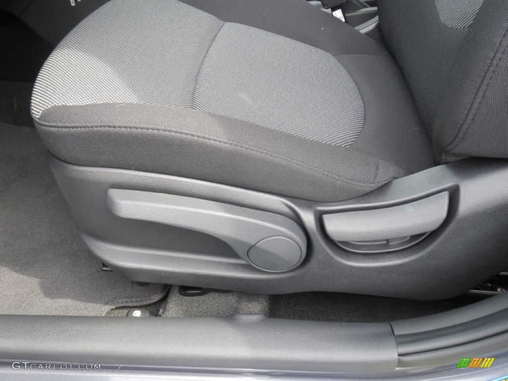 2013 Hyundai Accent GS 5 Door Front Seat Photo #70729867