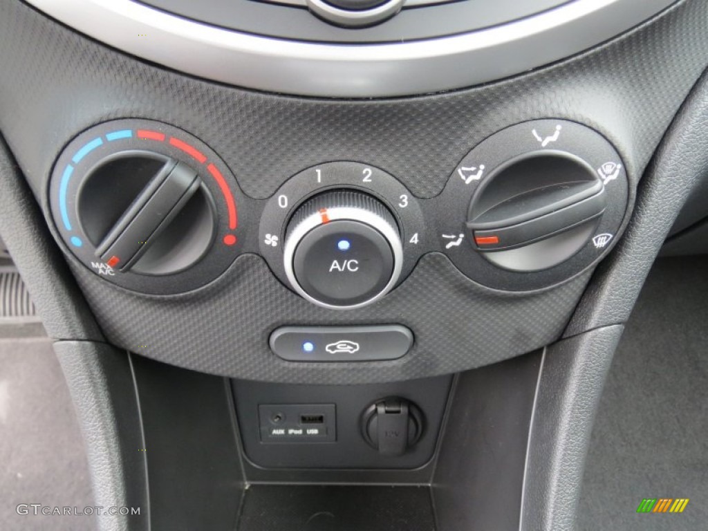 2013 Hyundai Accent GS 5 Door Controls Photo #70729904