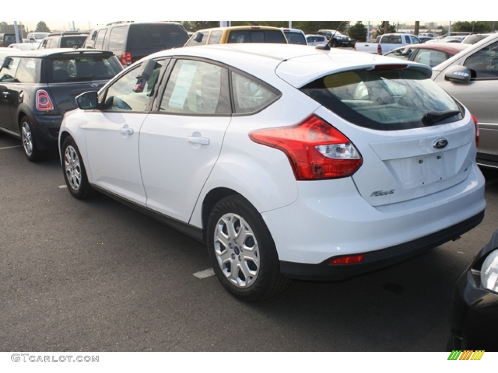 2012 Focus SE 5-Door - Oxford White / Stone photo #3