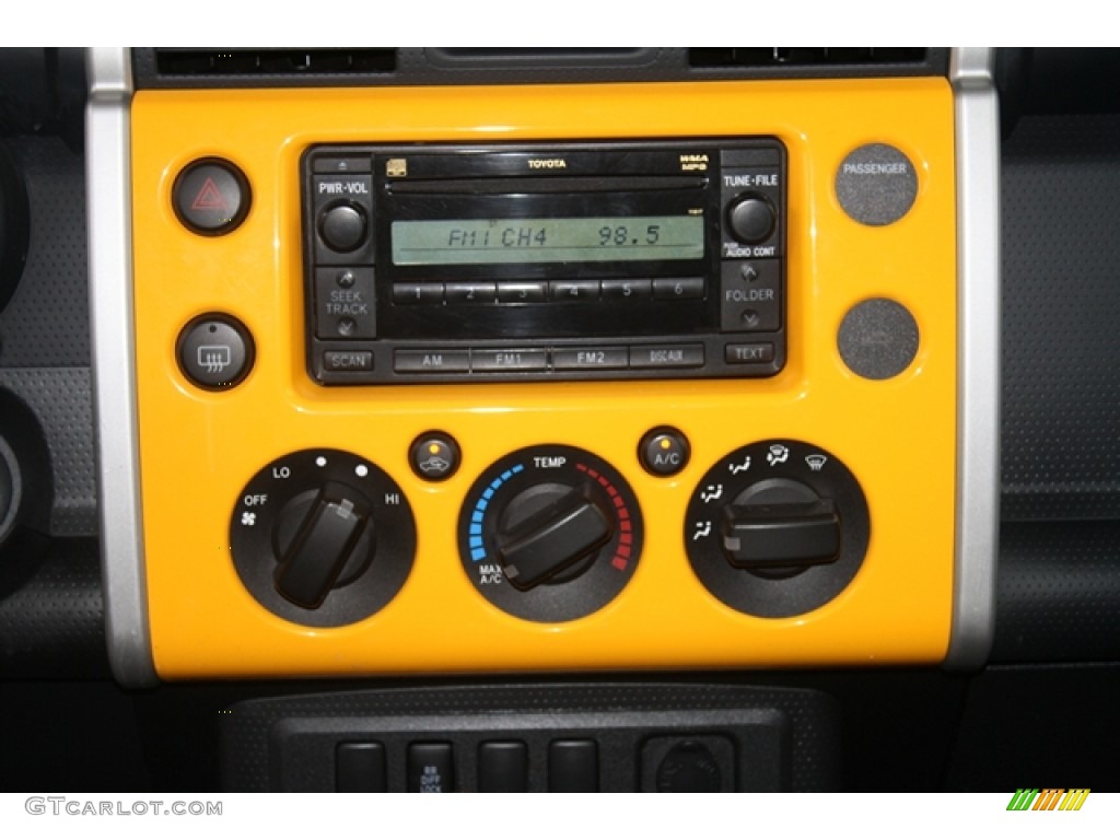 2007 Toyota FJ Cruiser 4WD Controls Photo #70735646