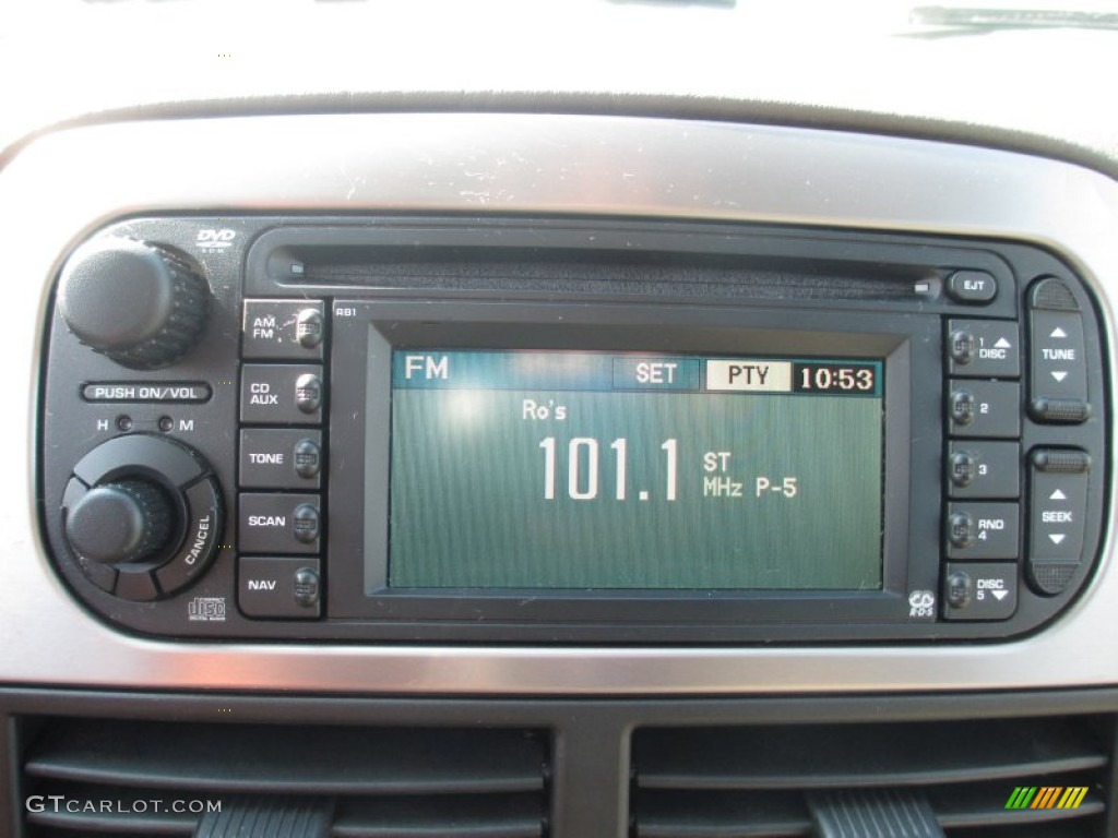 2004 Jeep Grand Cherokee Laredo 4x4 Audio System Photo #70747554