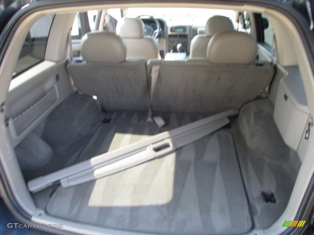 2004 Jeep Grand Cherokee Laredo 4x4 Trunk Photo #70747578