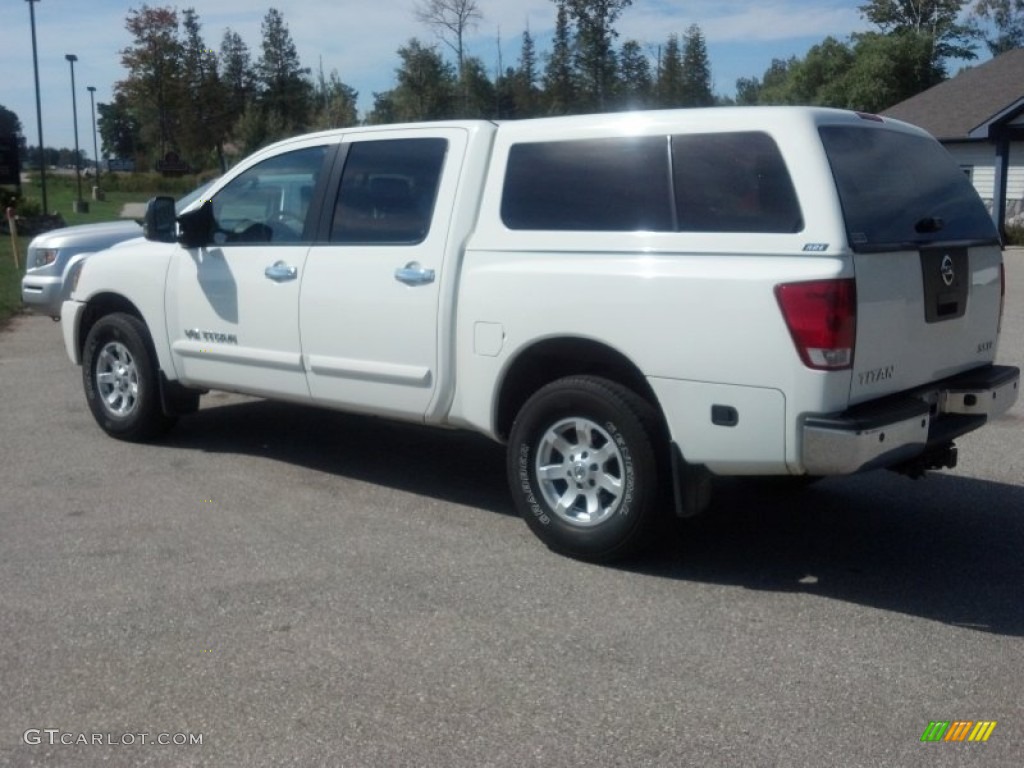 2007 Titan LE Crew Cab 4x4 - White / Graphite Black/Titanium photo #3