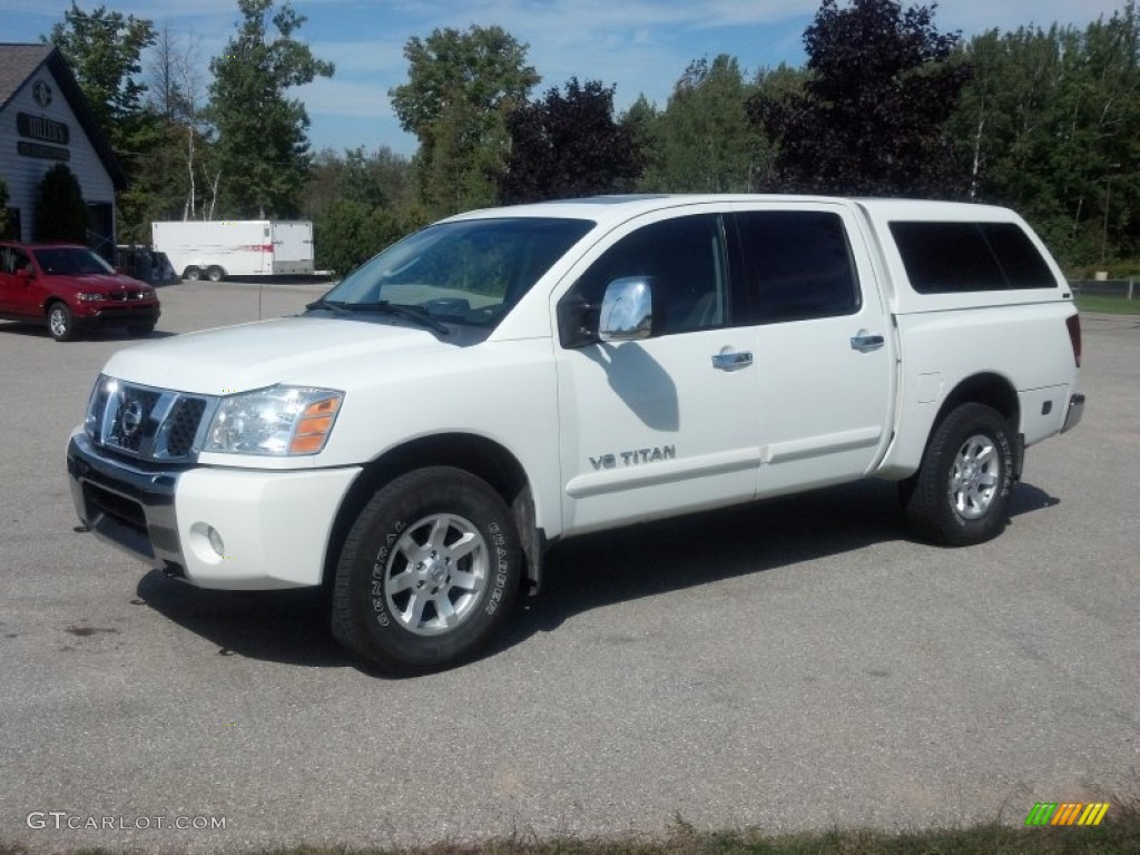 2007 Titan LE Crew Cab 4x4 - White / Graphite Black/Titanium photo #4