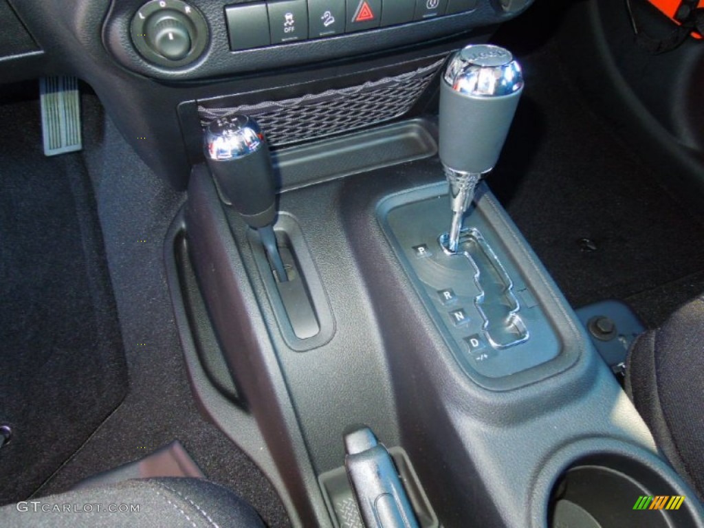 2013 Jeep Wrangler Unlimited Sahara 4x4 5 Speed Automatic Transmission Photo #70754139
