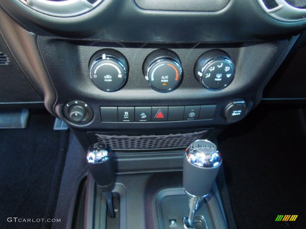 2013 Jeep Wrangler Unlimited Sahara 4x4 Controls Photo #70754148