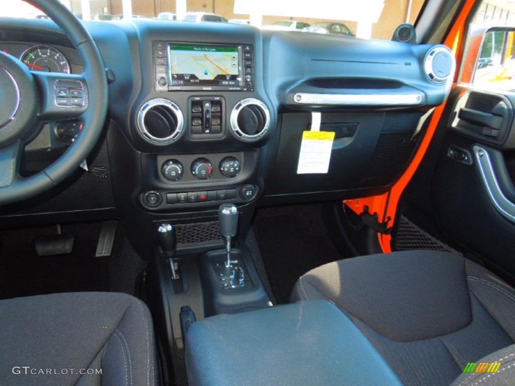 2013 Wrangler Unlimited Sahara 4x4 - Crush Orange / Black photo #20