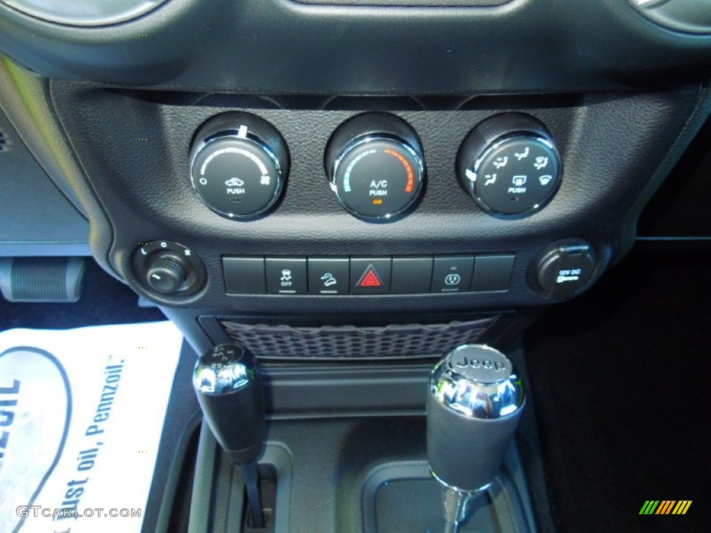 2013 Wrangler Unlimited Sahara 4x4 - Gecko Green Pearl / Black photo #14