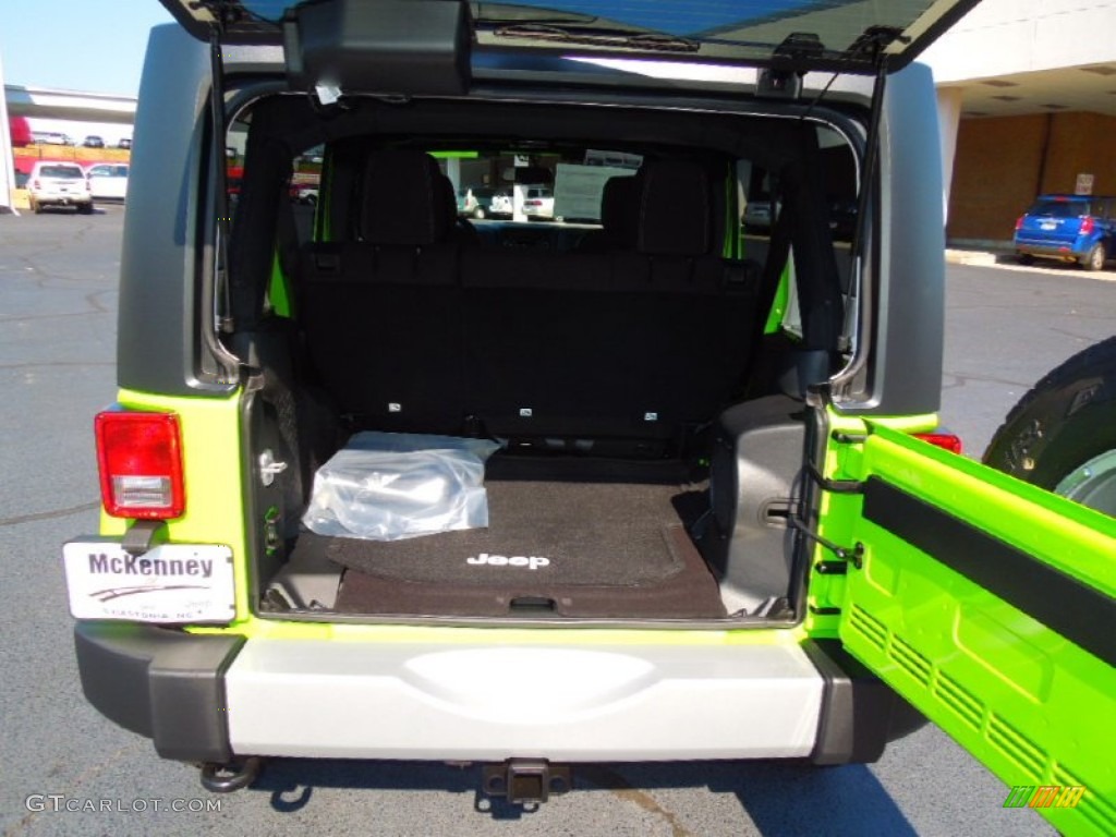 2013 Wrangler Unlimited Sahara 4x4 - Gecko Green Pearl / Black photo #21
