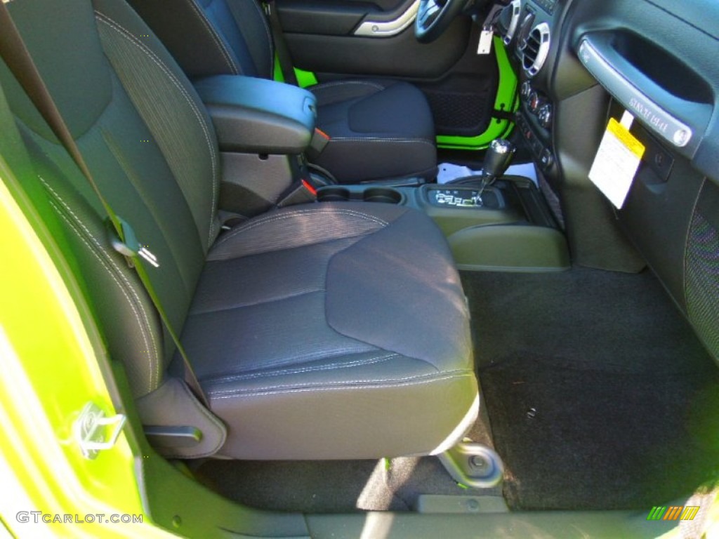2013 Wrangler Unlimited Sahara 4x4 - Gecko Green Pearl / Black photo #23