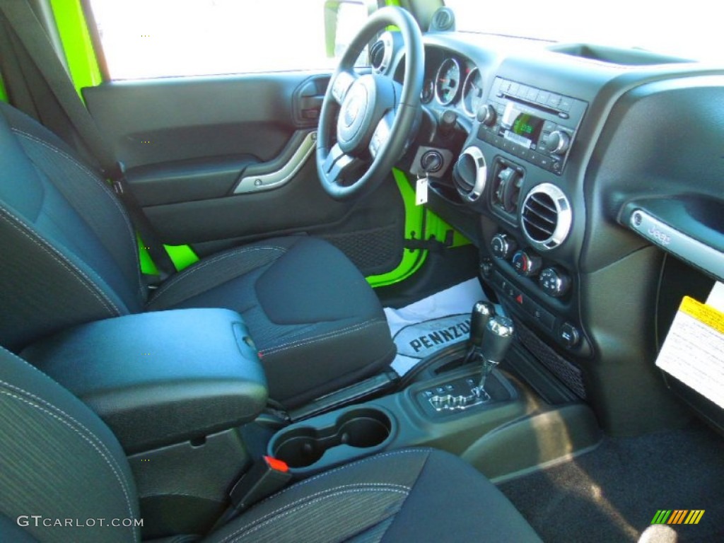 2013 Wrangler Unlimited Sahara 4x4 - Gecko Green Pearl / Black photo #24