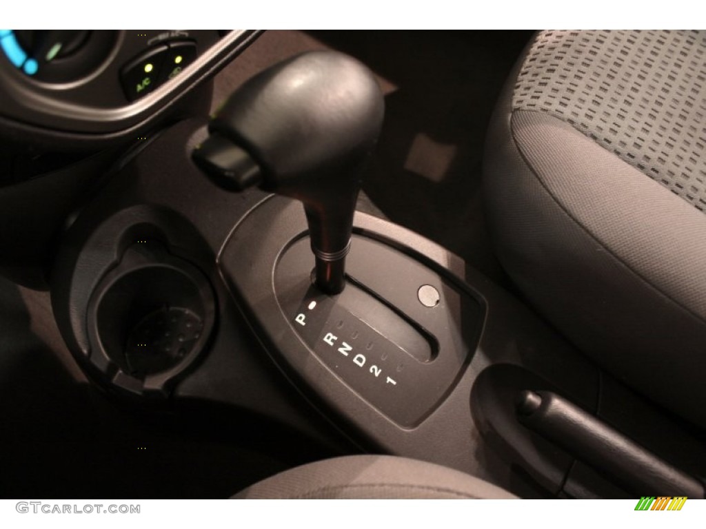 2007 Focus ZX4 SES Sedan - Kiwi Green Metallic / Charcoal/Light Flint photo #10