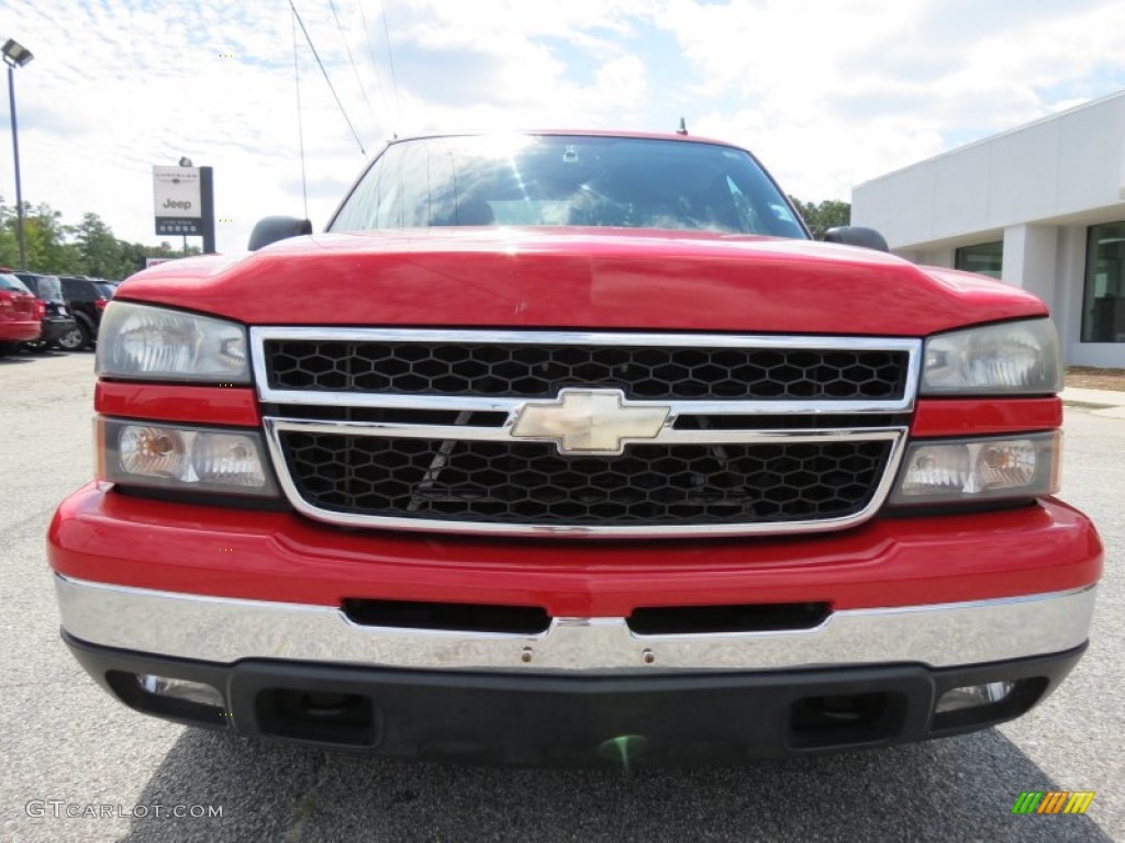 2006 Silverado 1500 LT Extended Cab - Victory Red / Dark Charcoal photo #2
