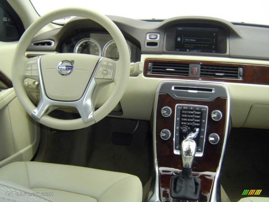 2013 Volvo XC70 3.2 Sandstone Dashboard Photo #70759226