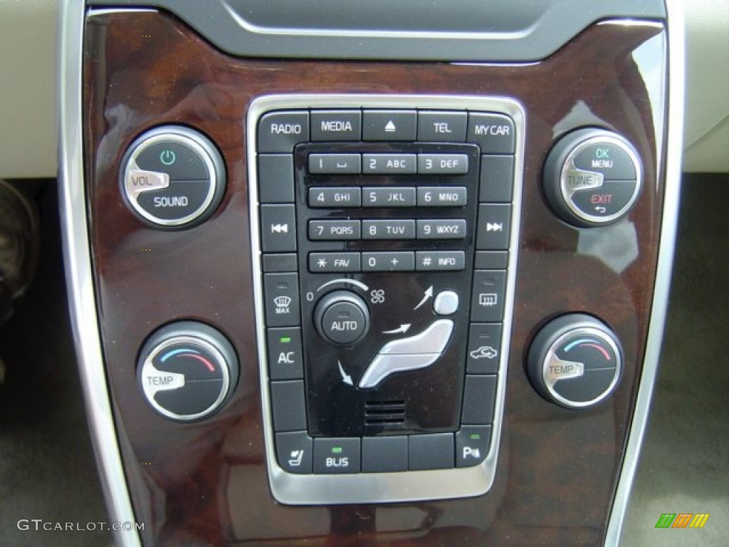 2013 Volvo XC70 3.2 Controls Photo #70759235
