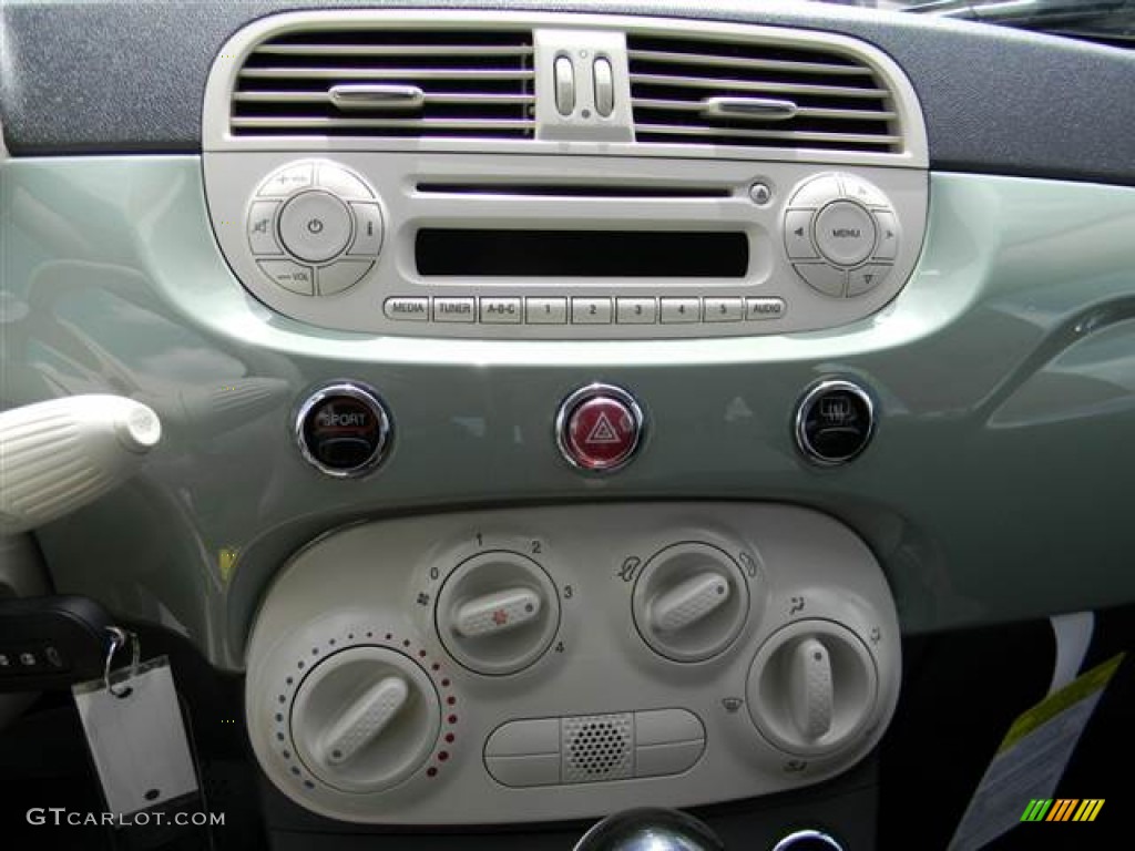 2013 Fiat 500 Pop Controls Photo #70766201