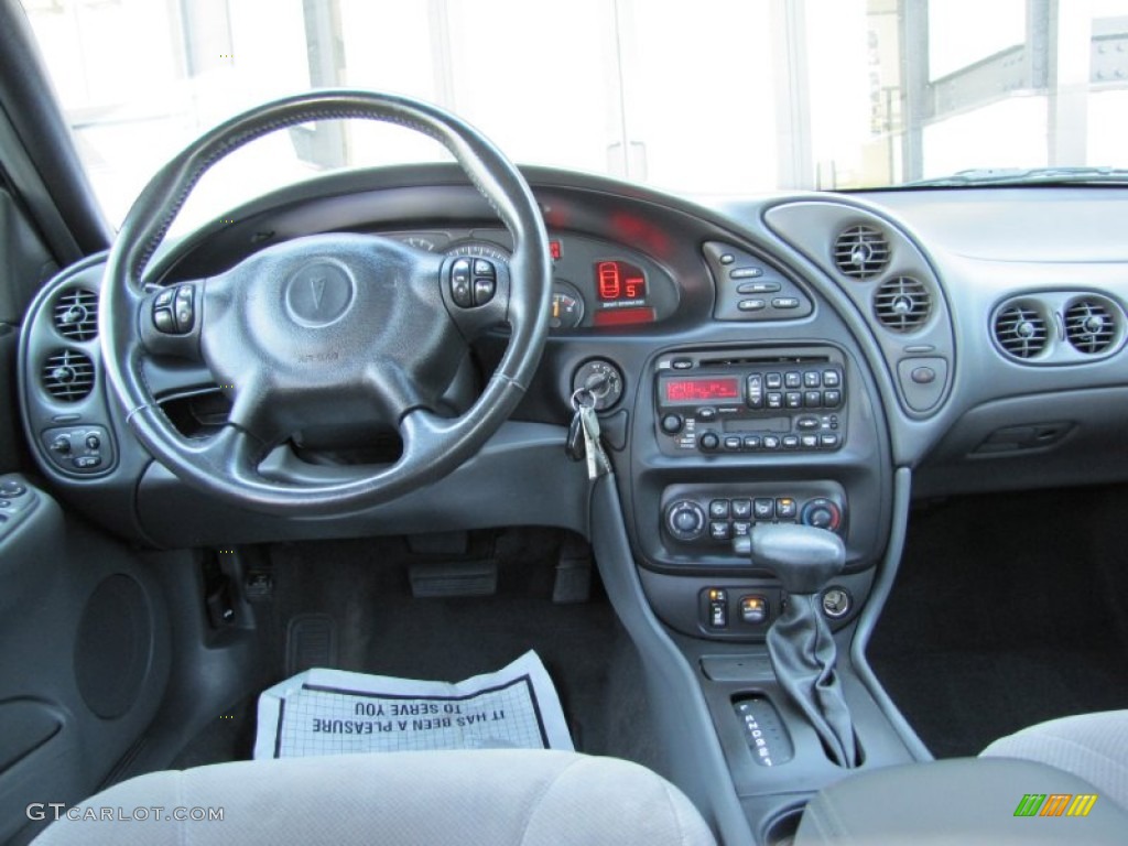 2004 Pontiac Bonneville SLE Dashboard Photos
