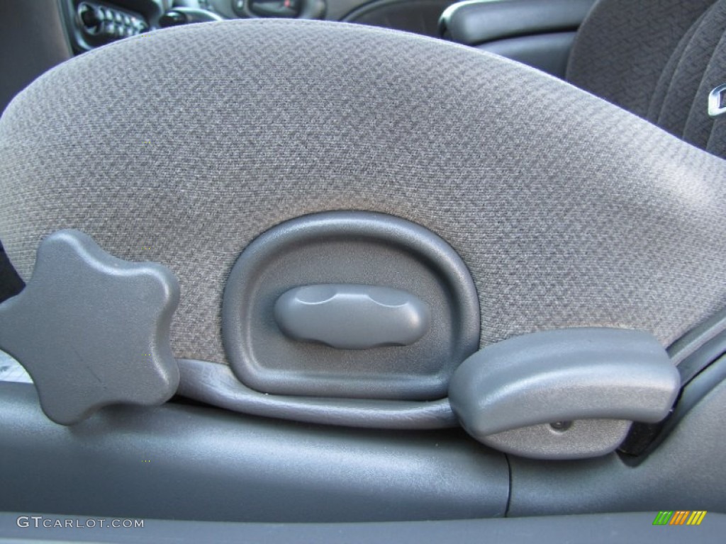 2004 Pontiac Bonneville SLE Front Seat Photo #70768248