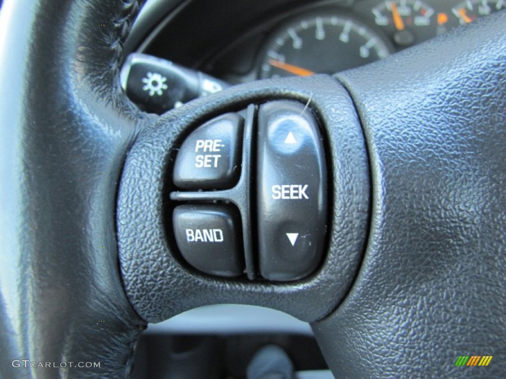 2004 Pontiac Bonneville SLE Controls Photo #70768258