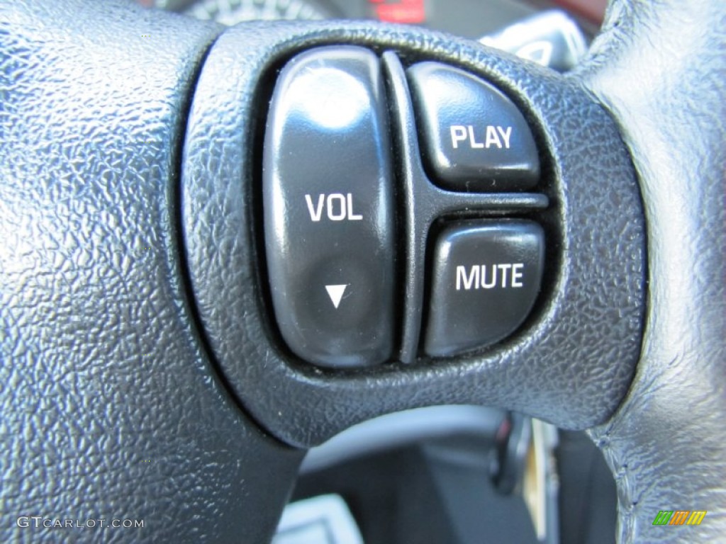 2004 Pontiac Bonneville SLE Controls Photo #70768268
