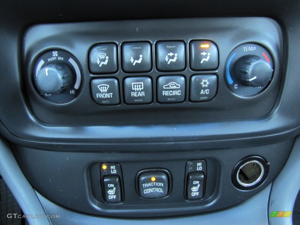 2004 Pontiac Bonneville SLE Controls Photo #70768295