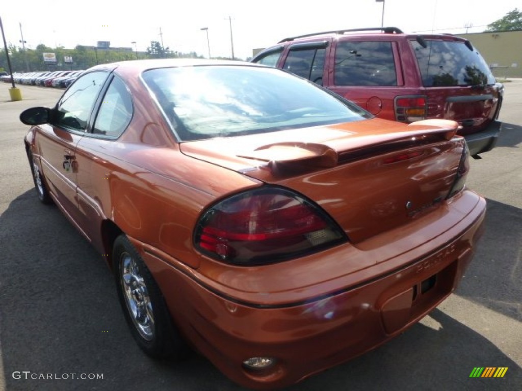 2004 Grand Am GT Sedan - Fusion Orange Metallic / Dark Pewter photo #3