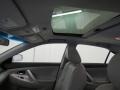 Super White - Camry SE Photo No. 12