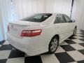 Super White - Camry SE Photo No. 24
