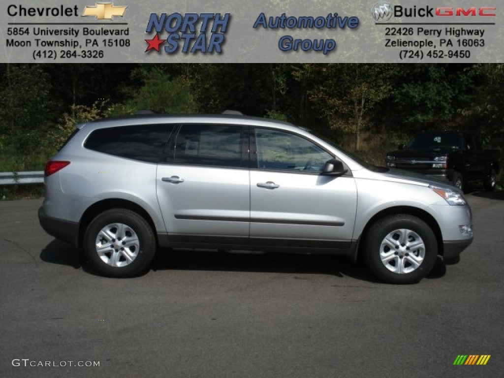 2012 Traverse LS AWD - Silver Ice Metallic / Dark Gray/Light Gray photo #1