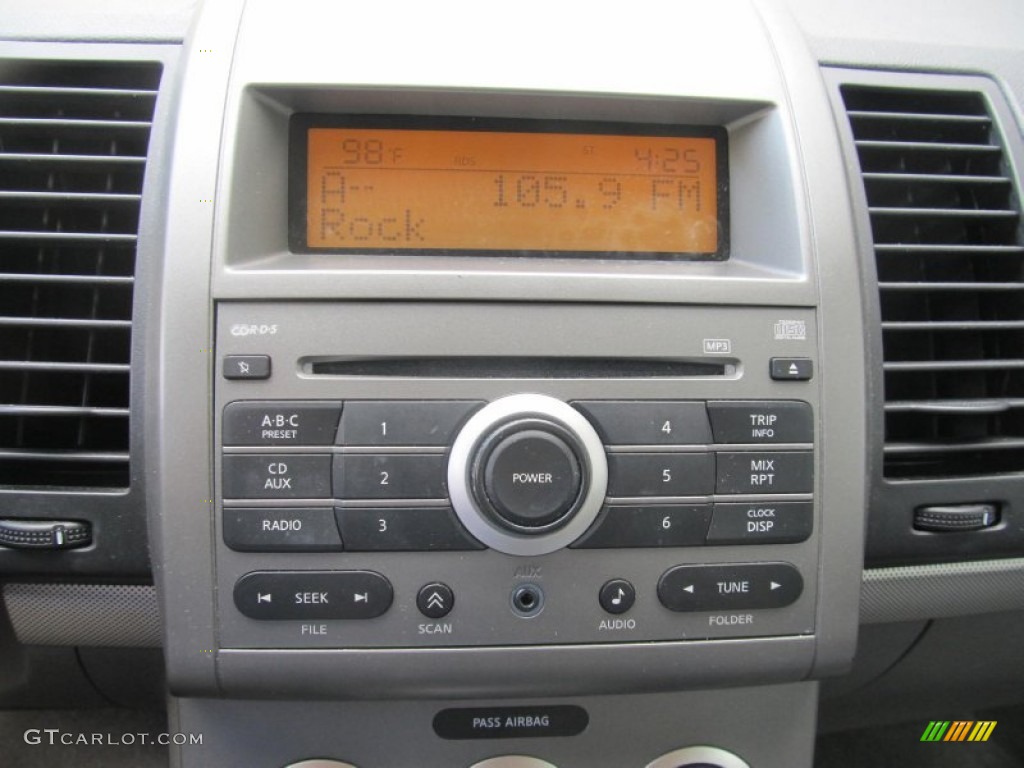 2009 Nissan Sentra 2.0 SR Controls Photo #70775257
