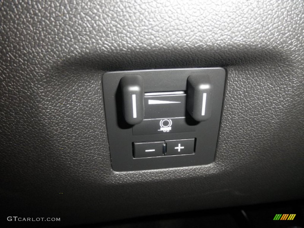 2013 GMC Sierra 3500HD Denali Crew Cab 4x4 Controls Photo #70775789