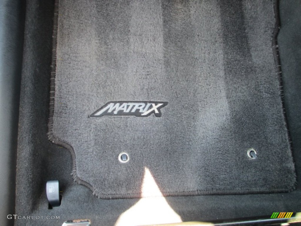 2004 Matrix XR - Black / Dark Gray photo #24