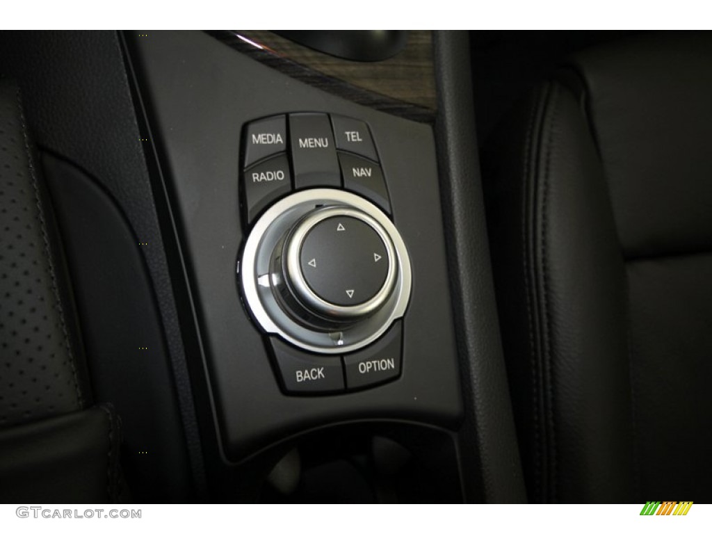 2013 BMW 1 Series 135i Coupe Controls Photo #70782830