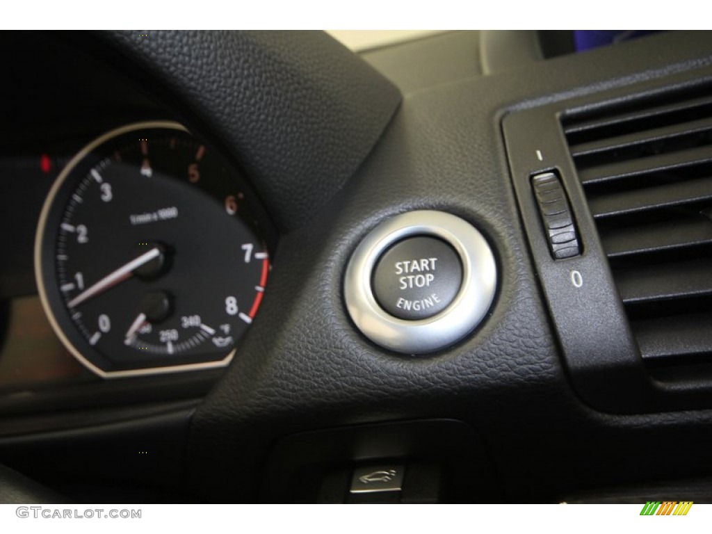 2013 BMW 1 Series 135i Coupe Controls Photo #70782845