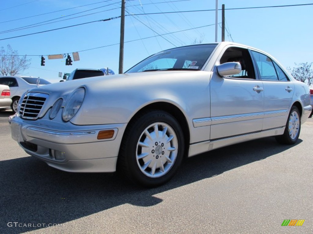 2001 E 320 Sedan - Brilliant Silver Metallic / Charcoal photo #1