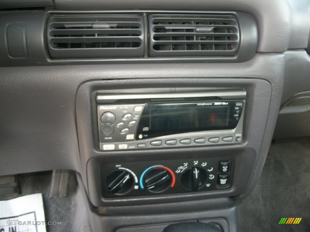 1996 Intrepid  - Bright White / Gray photo #14