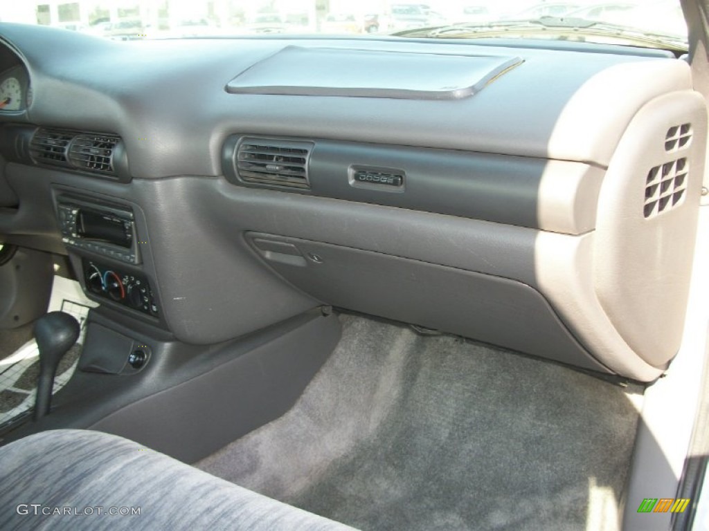 1996 Intrepid  - Bright White / Gray photo #18