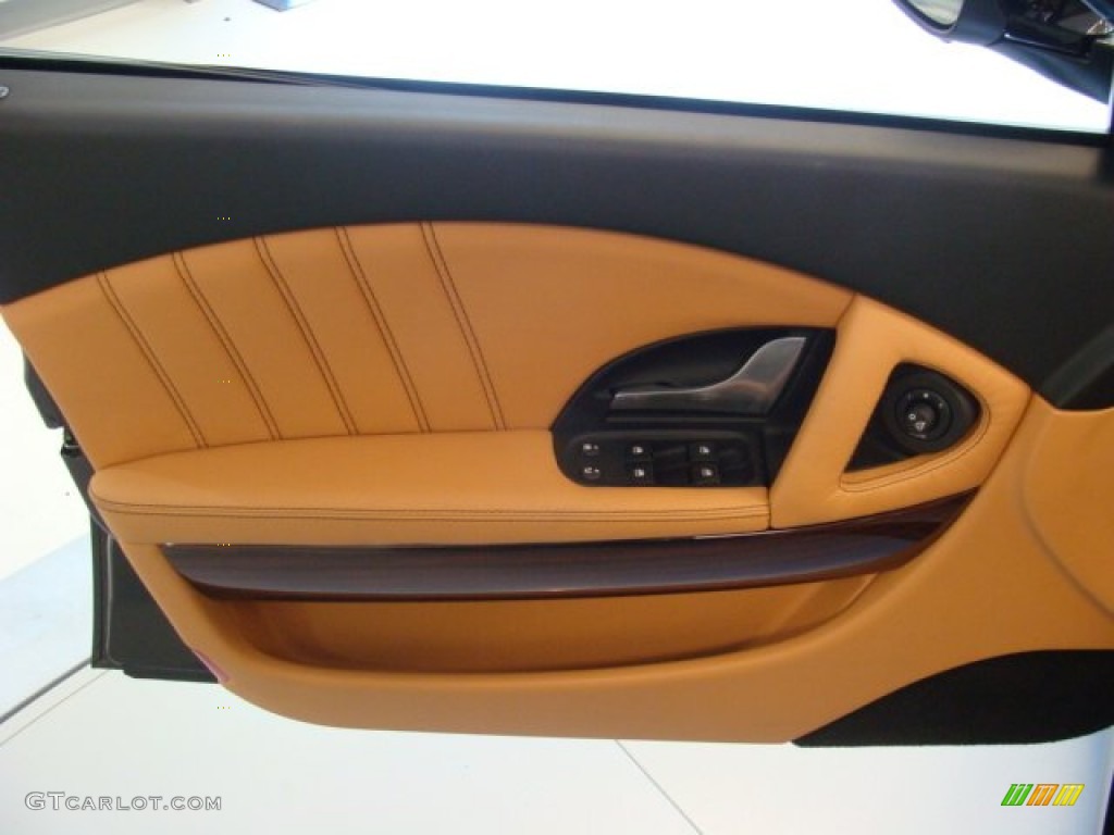 2013 Maserati Quattroporte S Door Panel Photos