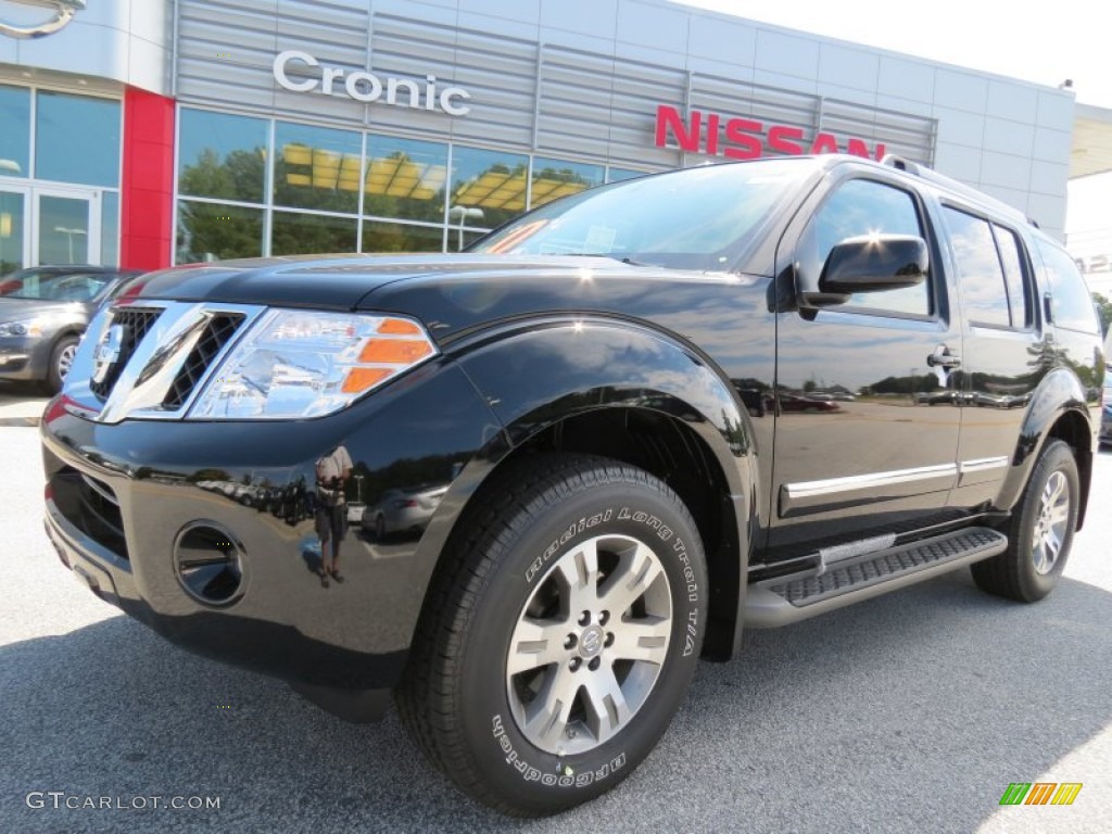 Super Black Nissan Pathfinder