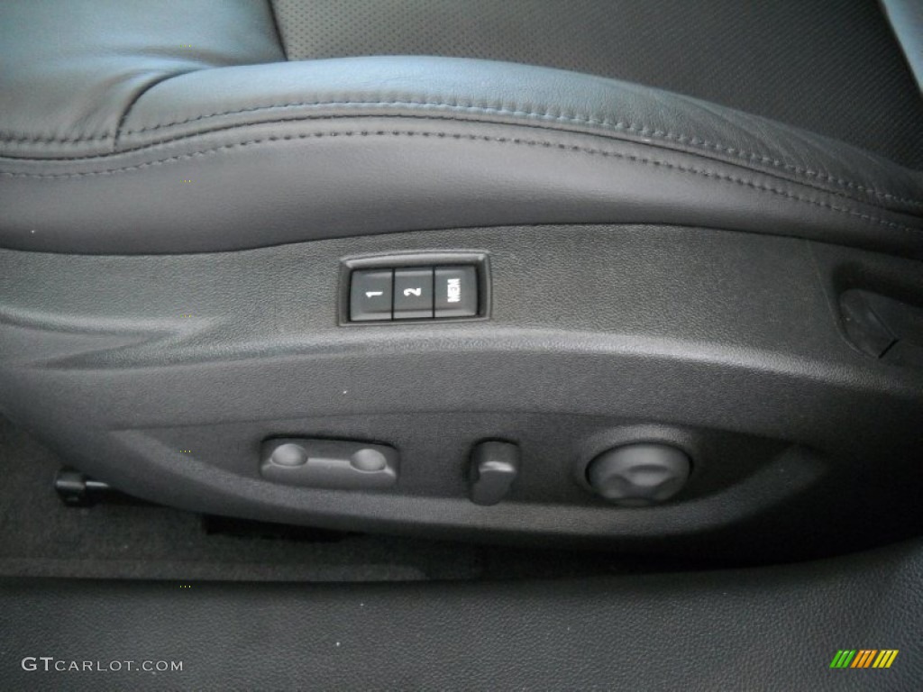 2013 Buick LaCrosse FWD Controls Photo #70816451
