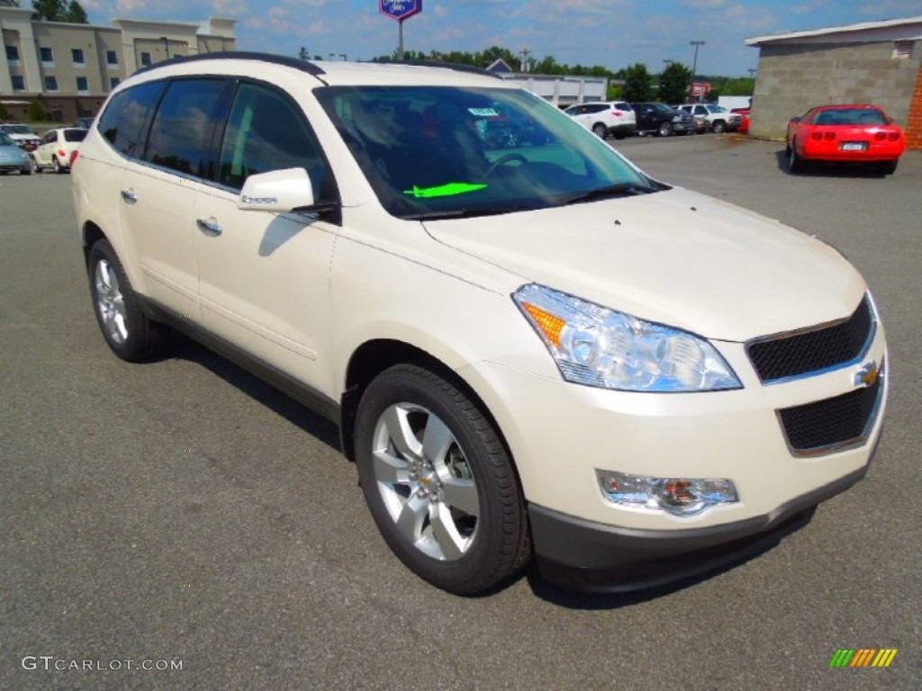 White Diamond Tricoat Chevrolet Traverse