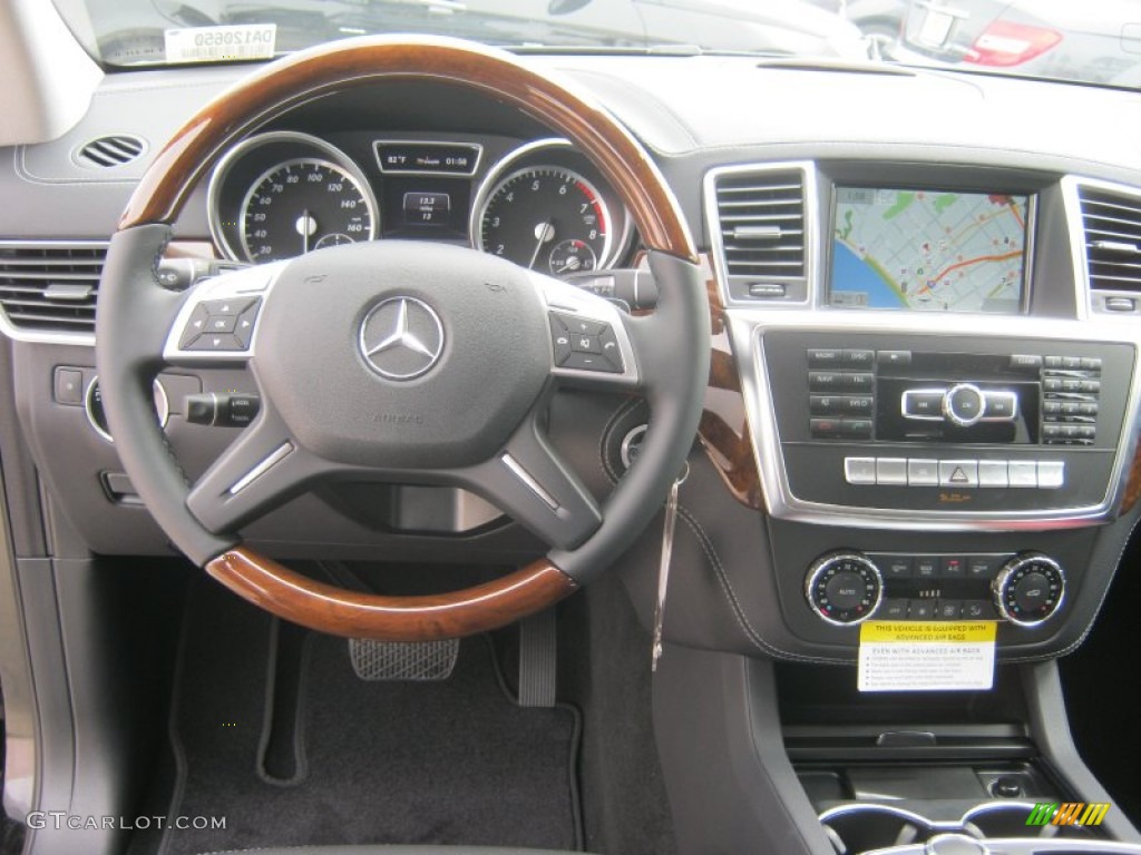 2013 Mercedes-Benz ML 550 4Matic Black Dashboard Photo #70821618